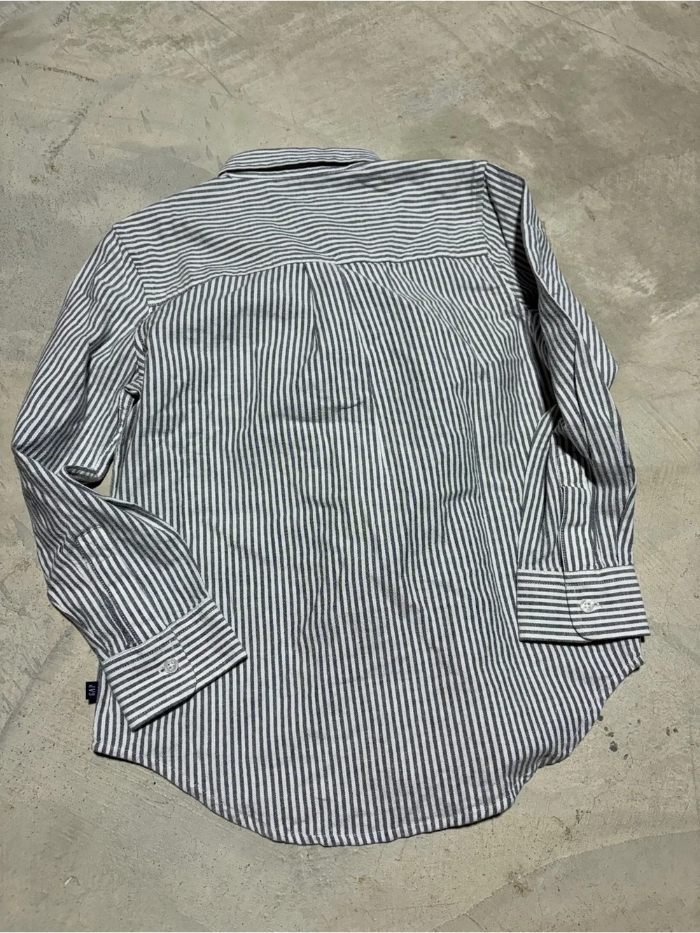 Gap kids NWT Blue and White Striped Button-Down Oxford Shirt medium 10/12